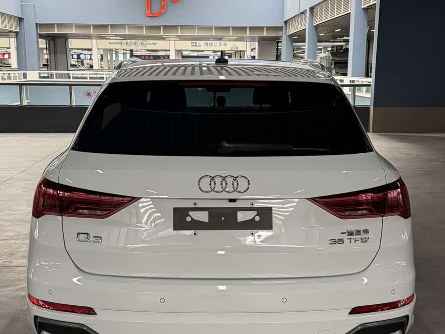 Audi Q3 2023 car image #19