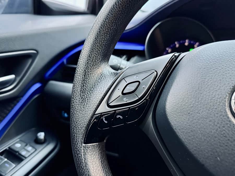 Toyota C-HR 2021 car image #19