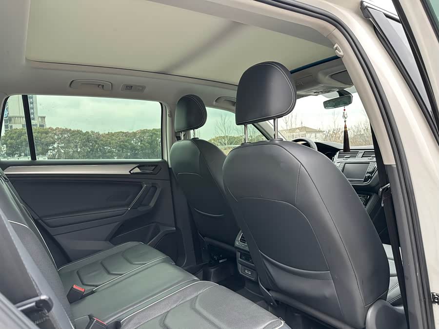 Volkswagen Tiguan L 2017 #19 Volkswagen Tiguan L 2017 car image #19