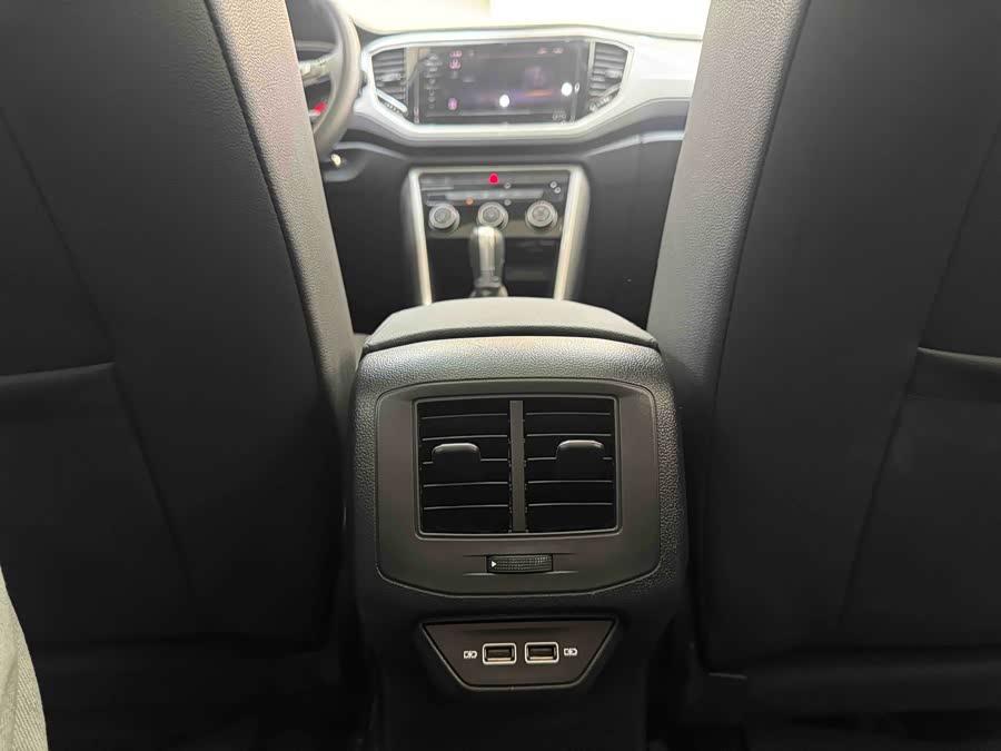 Volkswagen T-Roc 2021 car image #19