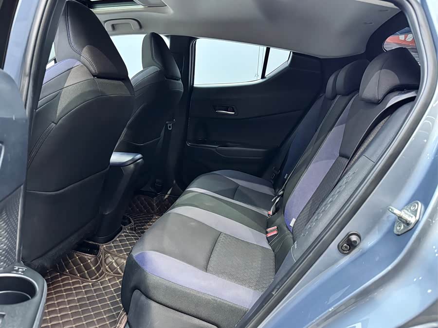 Toyota C-HR 2021 car image #19