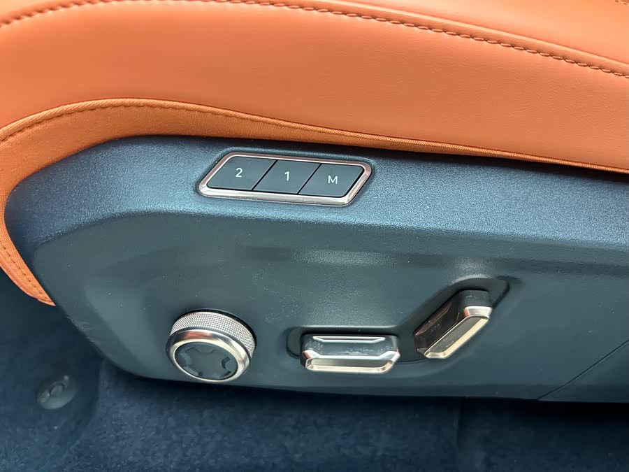 Lynk & Co 900 2025 car image #19