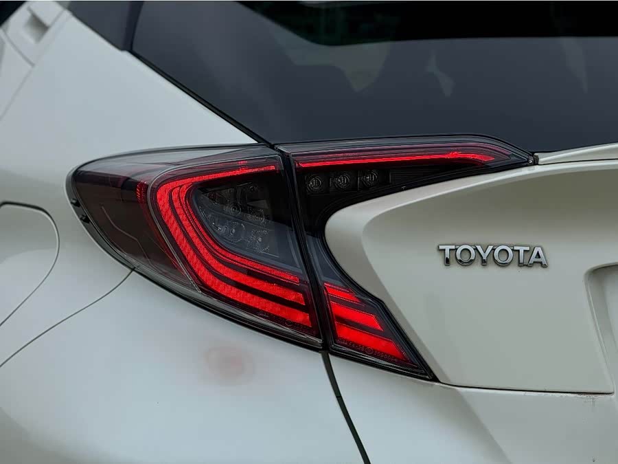 Toyota C-HR 2018 #19 Toyota C-HR 2018 car image #19