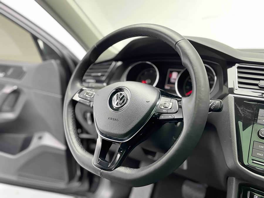 Volkswagen Tiguan L 2019 #19 Volkswagen Tiguan L 2019 car image #19