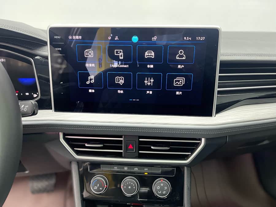 Volkswagen Sagitar 2023 car image #19