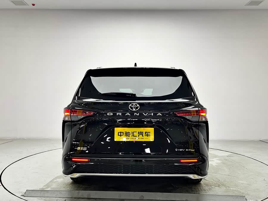 Toyota Granvia 2024 car image #19