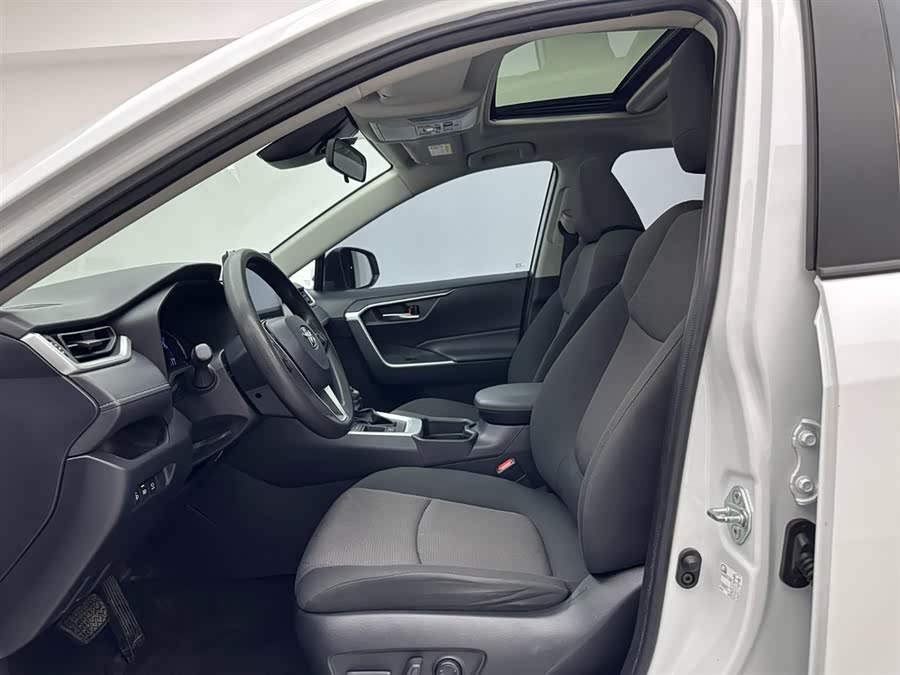 Toyota RAV4 2023 car image #19
