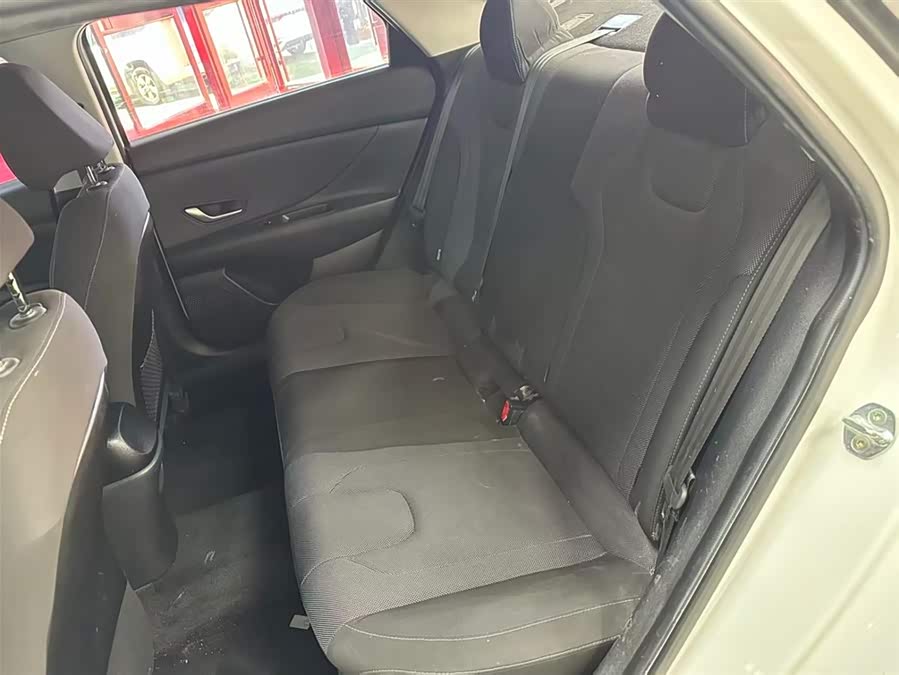 Hyundai Elantra 2021 immagine di auto #19