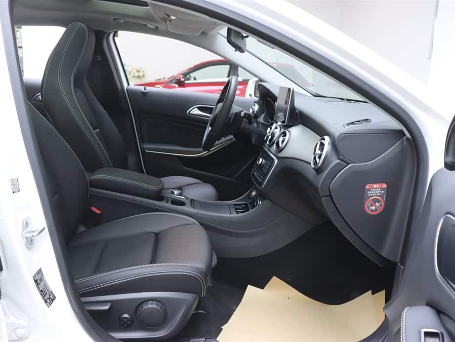 Mercedes-Benz GLA Class 2016 car image #19