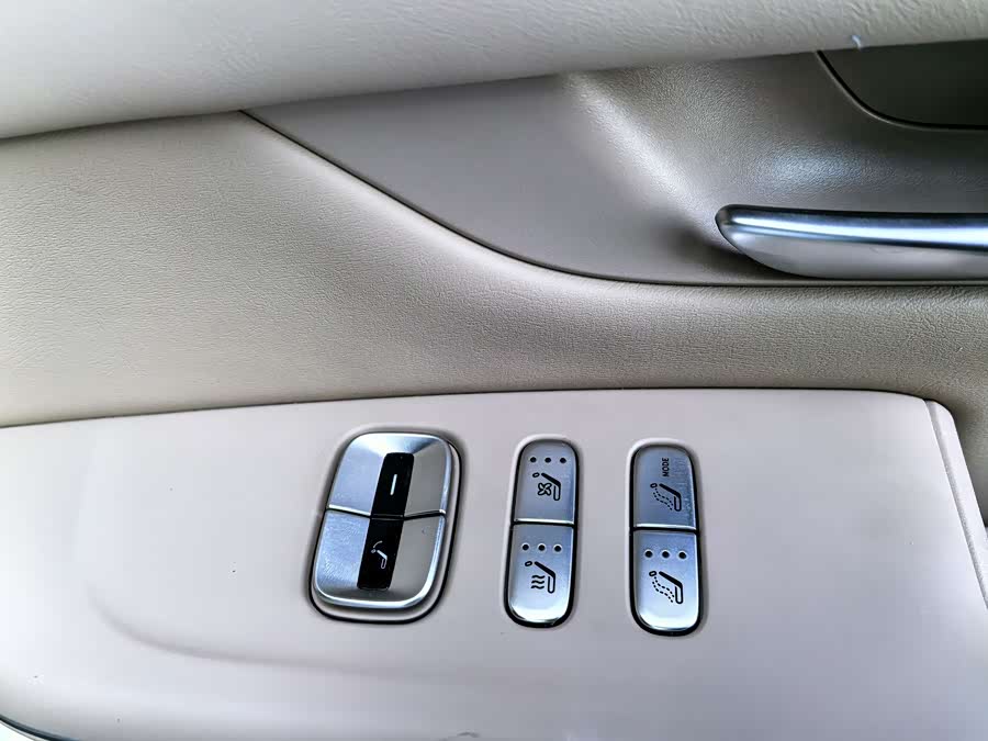 Xpeng G9 2025 صورة سيارة #19