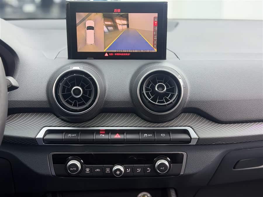 Audi Q2L 2020 car image #19