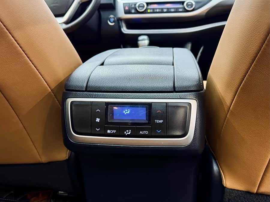 Toyota Highlander 2020 car image #19