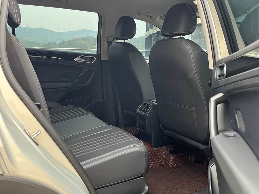 Volkswagen Tiguan L 2021 car image #19