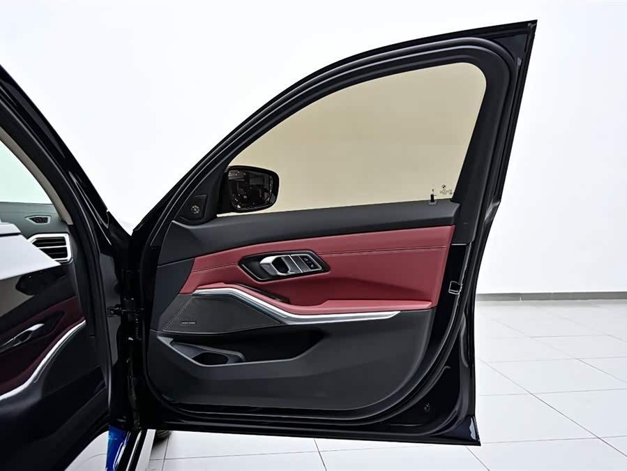 BMW 3 Series 2025 car image #19