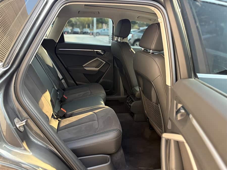 Audi Q3 2023 car image #19
