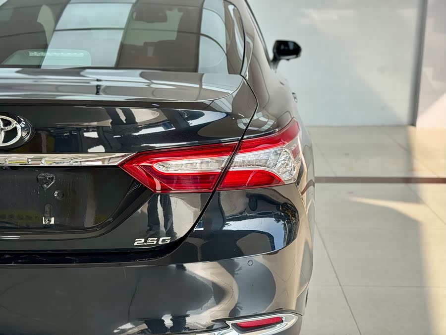 Toyota Camry 2023 car image #19