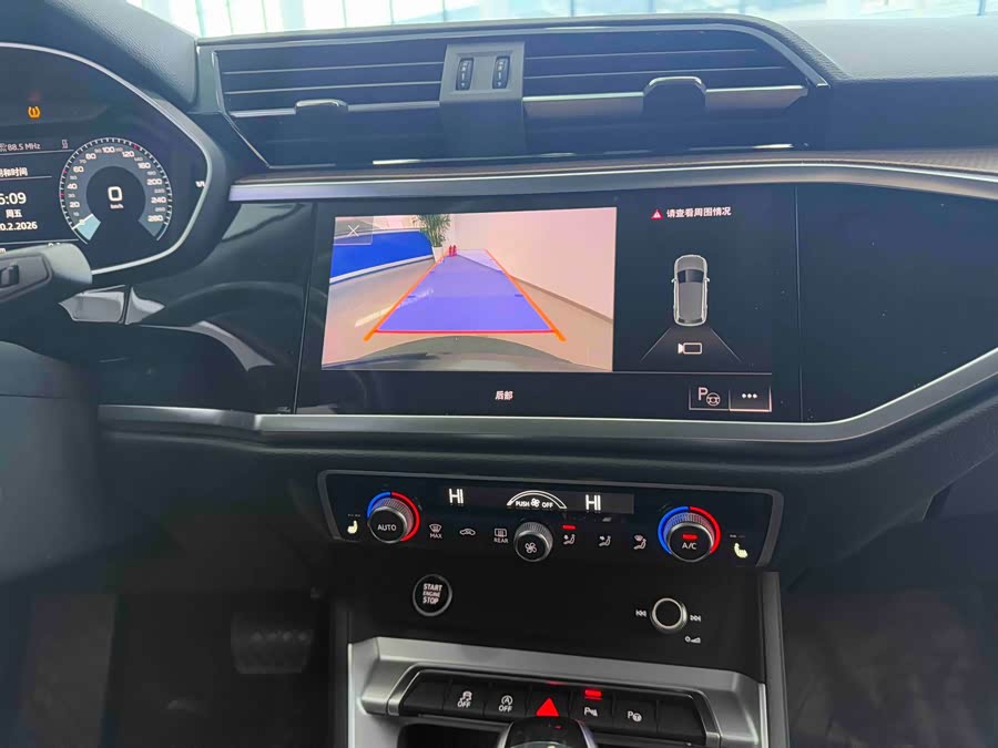 Audi Q3 2021 car image #19