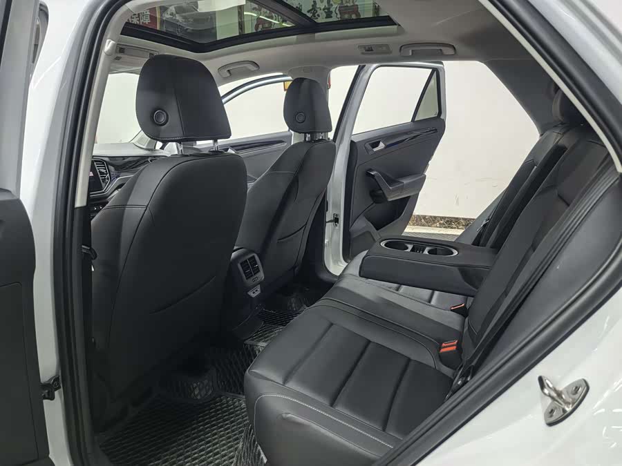 Volkswagen T-Roc 2022 car image #19