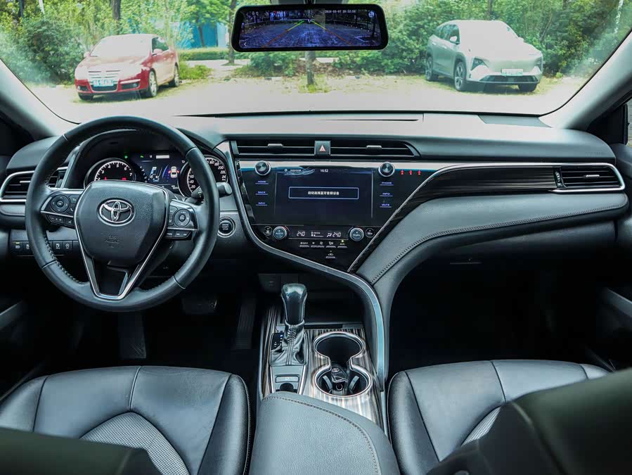 Toyota Camry 2020 car image #19