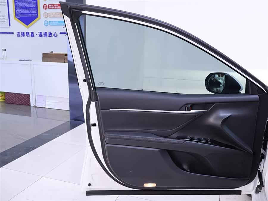 Toyota Camry 2022 car image #19