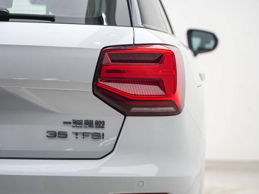 Audi Q2L 2021 immagine di auto #19