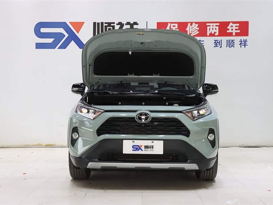 Toyota RAV4 2019 car image #19