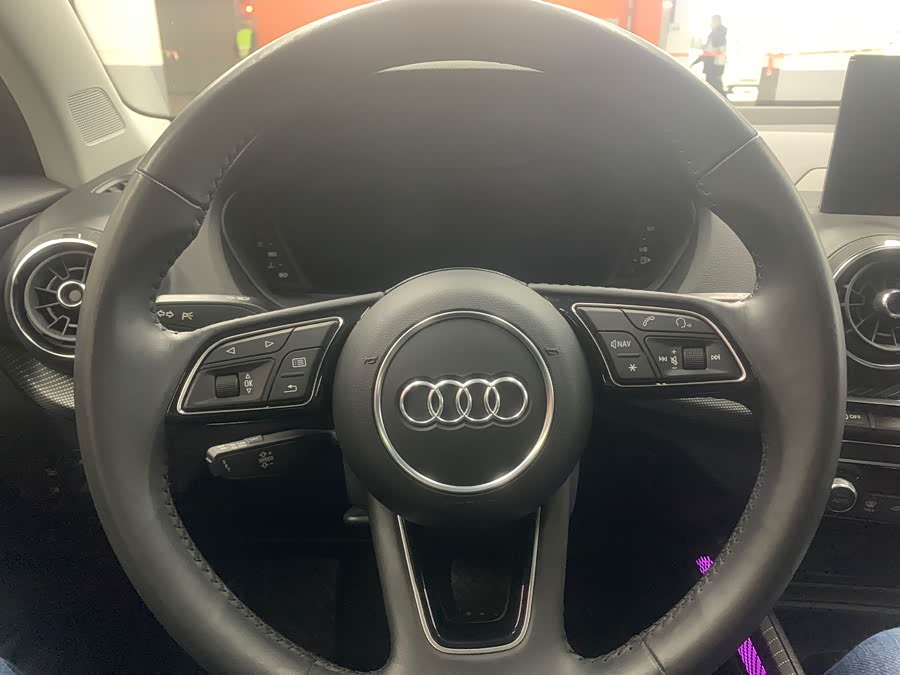 Audi Q2L 2021 car image #19