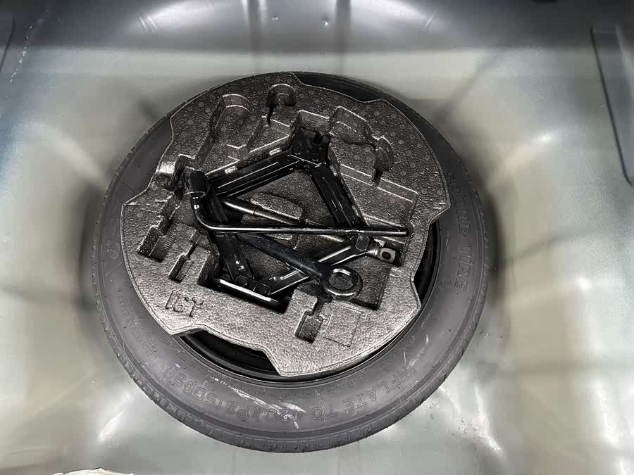 Hyundai Elantra 2023 immagine di auto #19