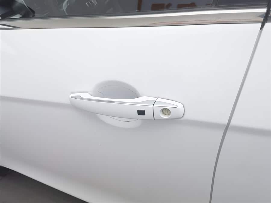 GEELY Emgrand 2019 car image #19
