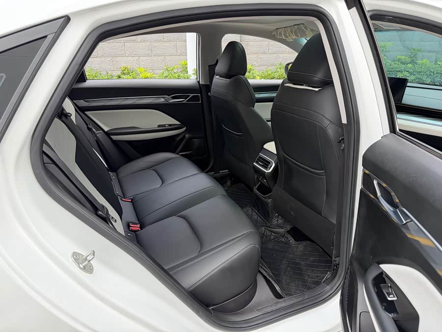 GEELY Emgrand L 2021 صورة سيارة #19