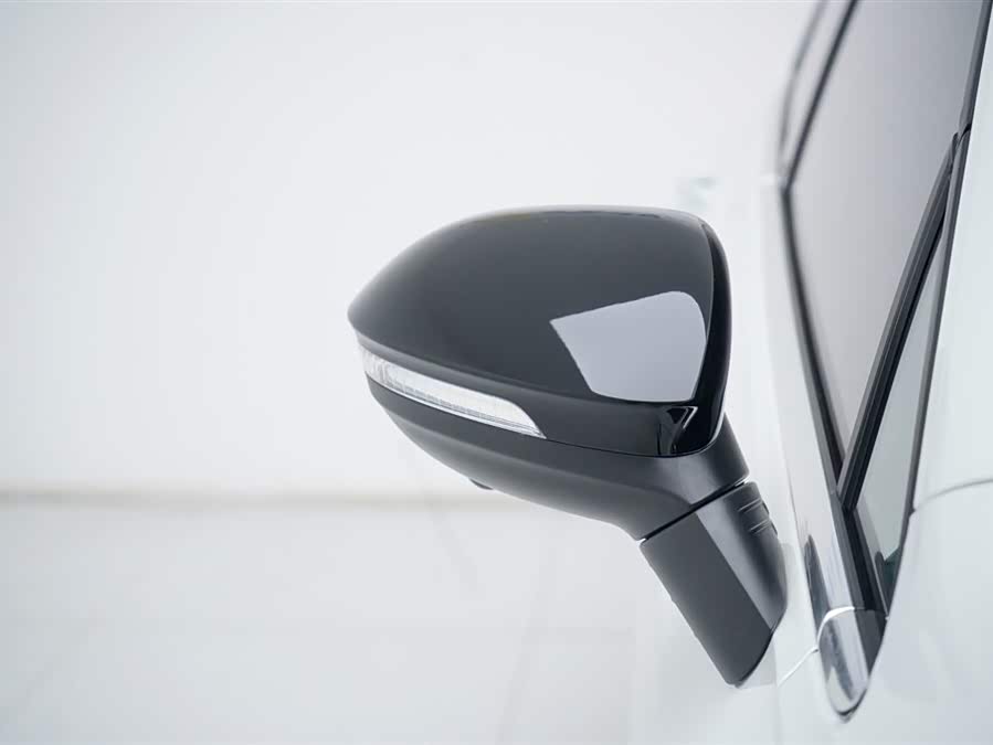 Volkswagen Golf 2022 car image #19