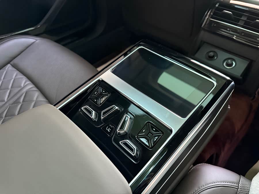 Audi A8 2024 imagen de coche #19