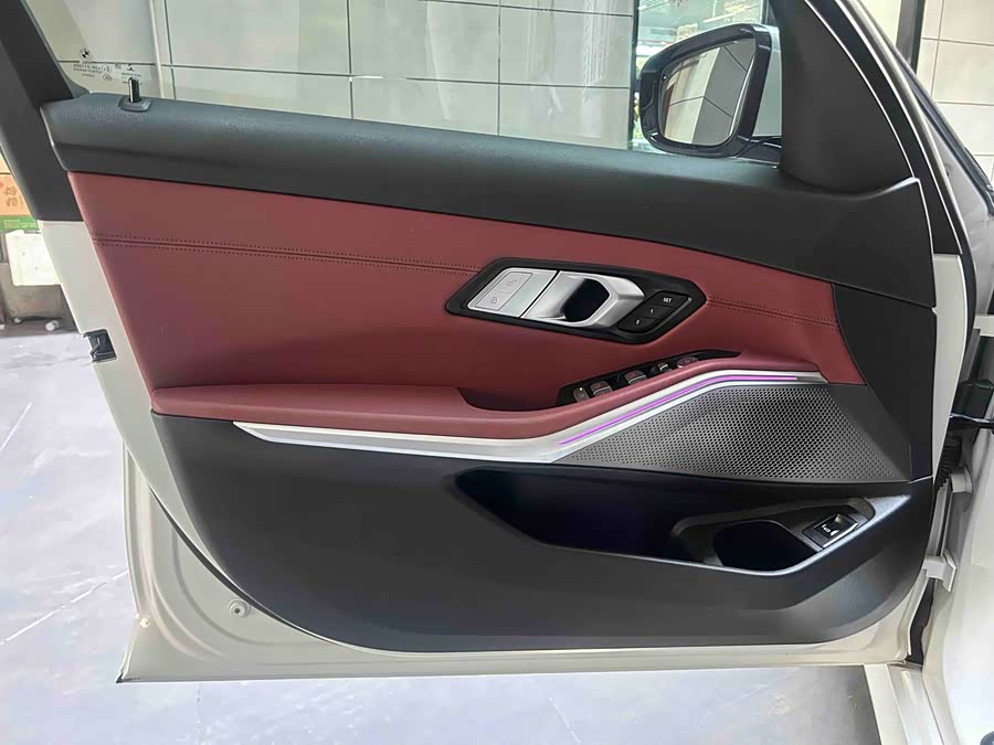 BMW 3 Series 2020 car image #19