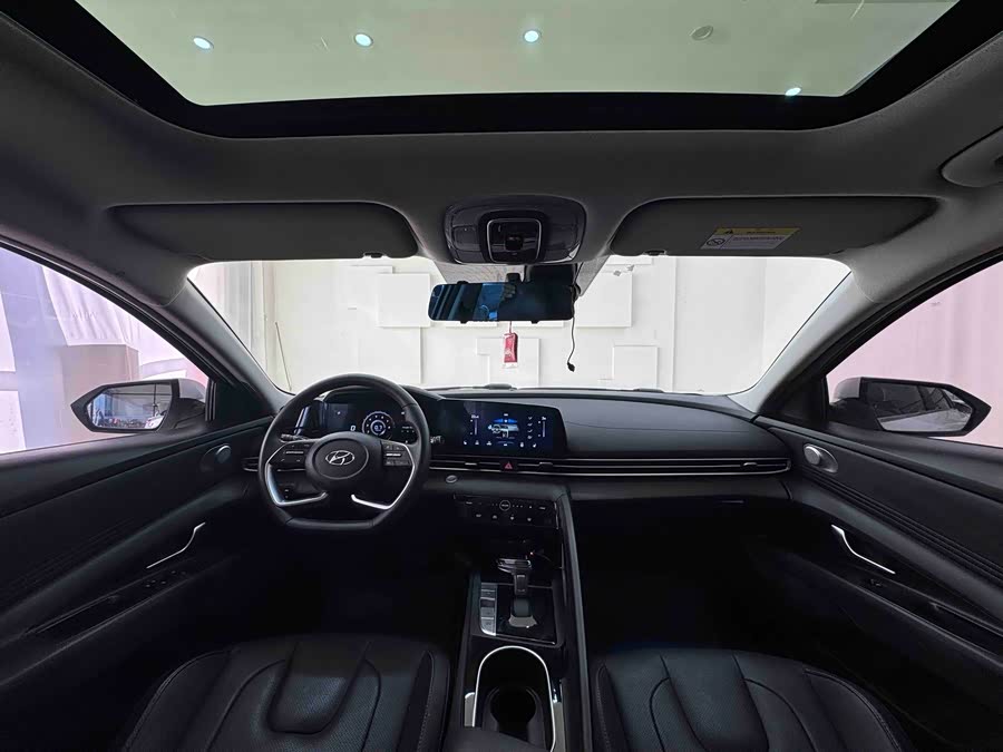 Hyundai Elantra 2021 immagine di auto #19