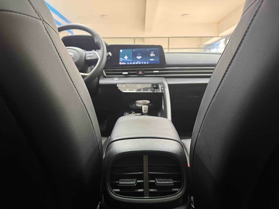 Hyundai Elantra 2022 immagine di auto #19