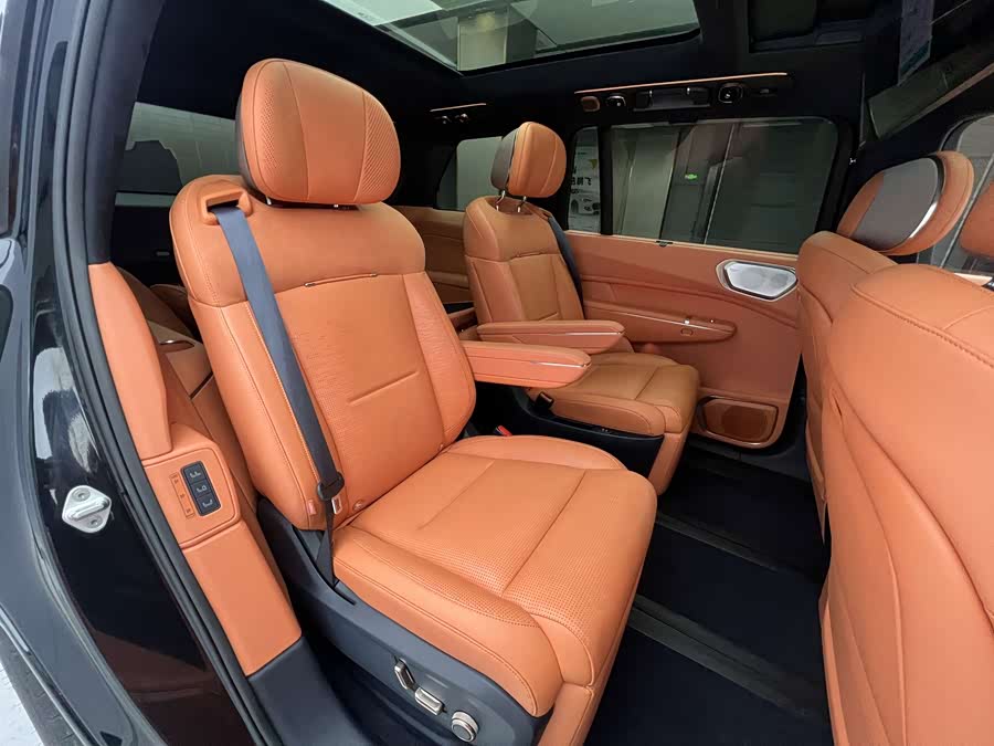 Lynk & Co 900 2025 car image #19