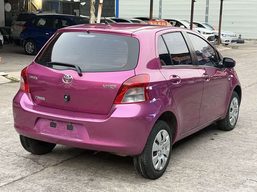 Toyota Yaris 2012 изображение автомобиля #19