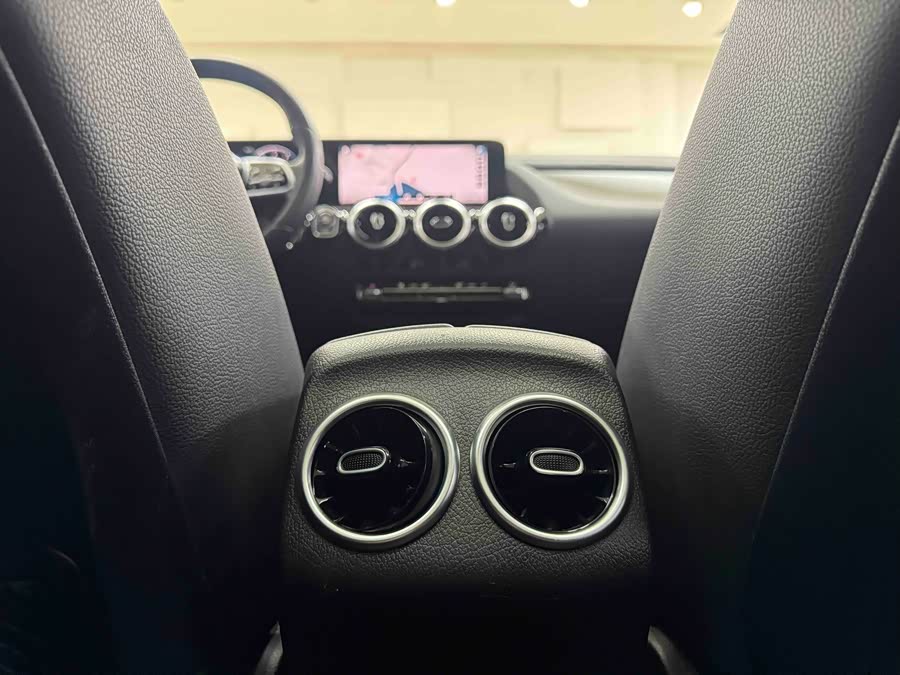 Mercedes-Benz GLA Class 2021 immagine di auto #19