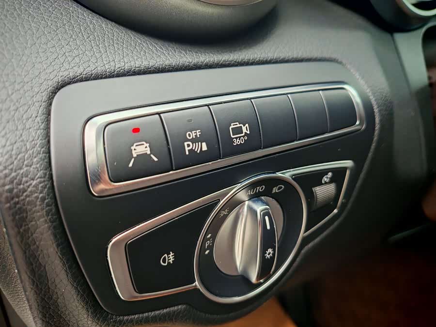 Mercedes-Benz GLC Class 2018 صورة سيارة #19