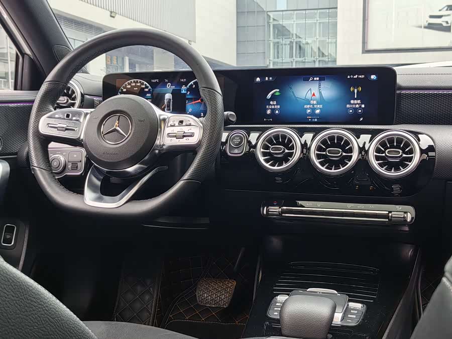 Mercedes-Benz A Class 2023 immagine di auto #19