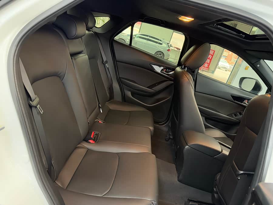 Mazda CX-4 2023 car image #19