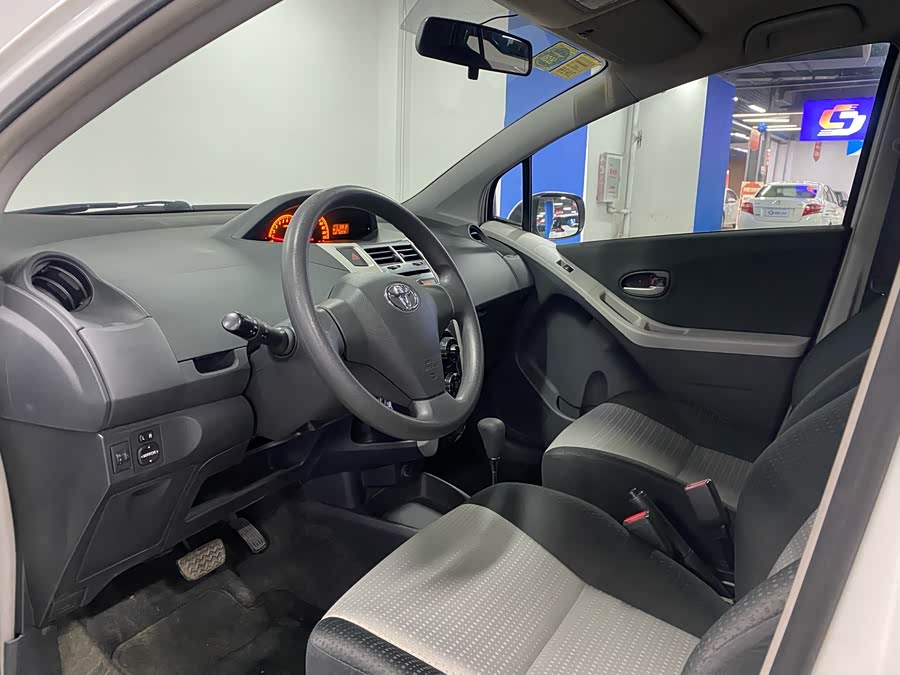 Yaris 2012 immagine di auto #19