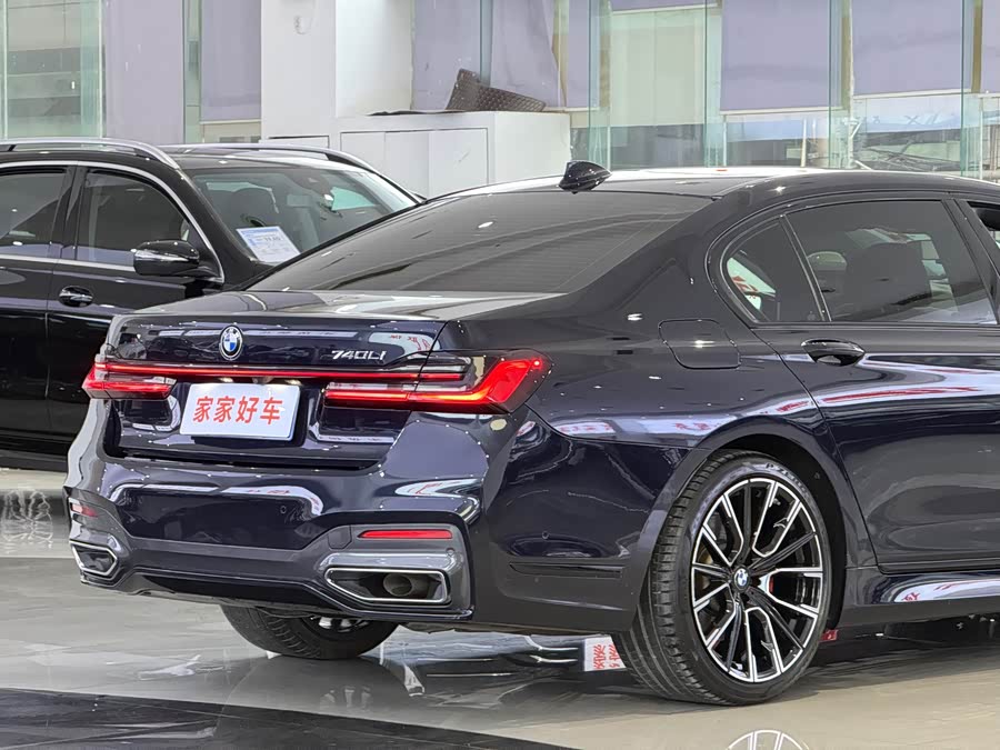 BMW 7 Series 2020 car image #19