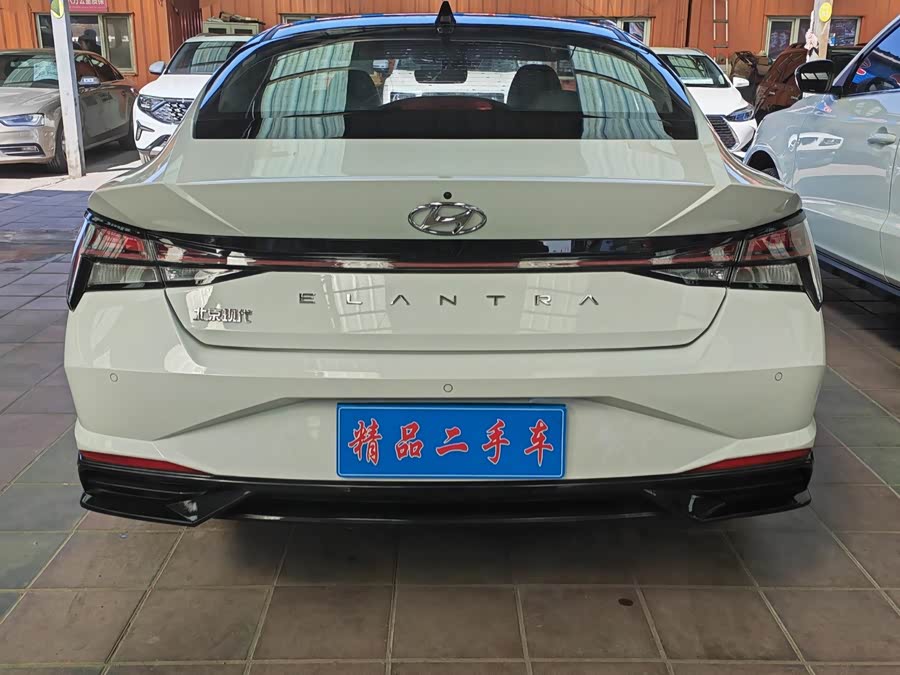 Hyundai Elantra 2023 immagine di auto #19