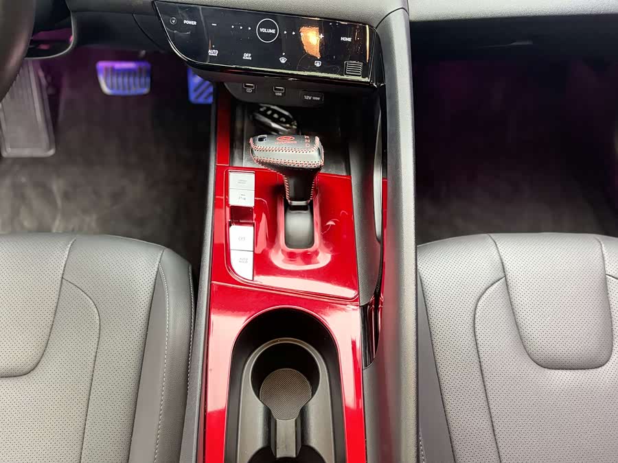 Hyundai Elantra 2021 immagine di auto #19