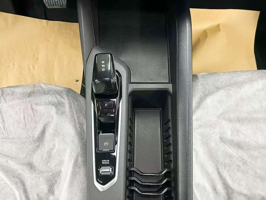GEELY Binray 2026 car image #19