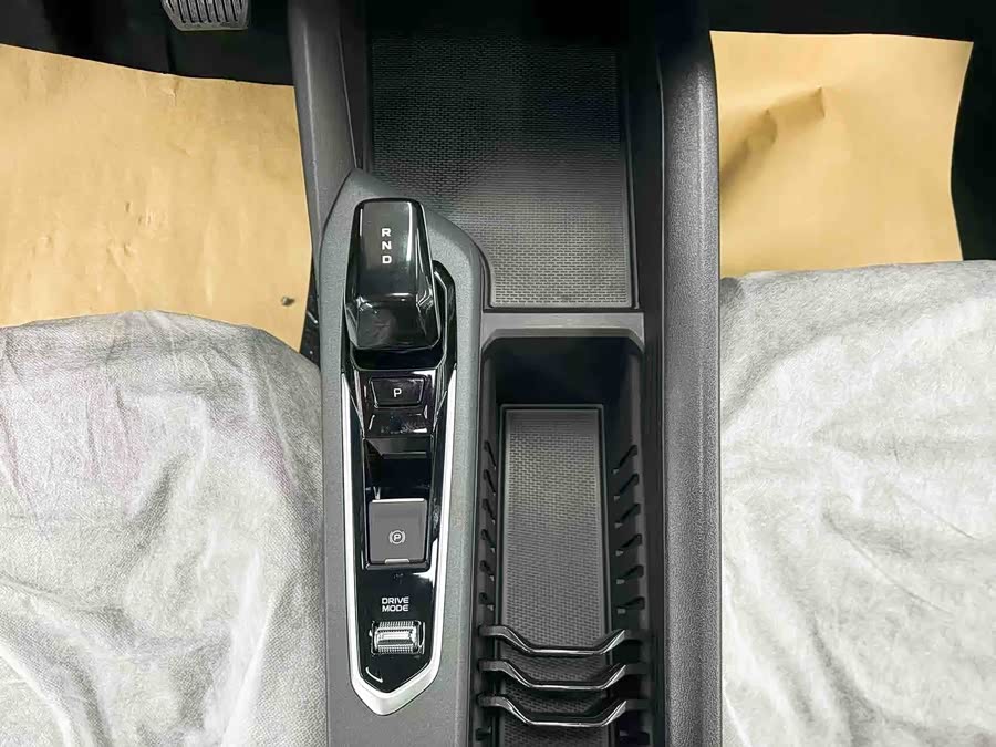GEELY Binray 2026 car image #19