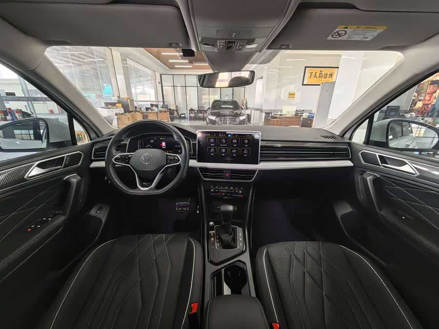 Volkswagen Tiguan L 2022 immagine di auto #19