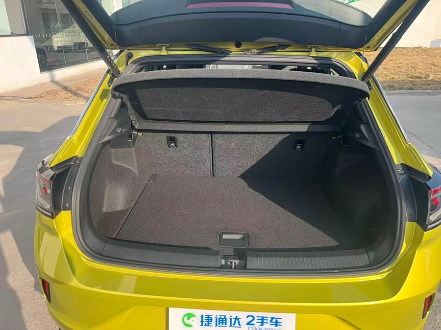Volkswagen T-Roc 2023 car image #19