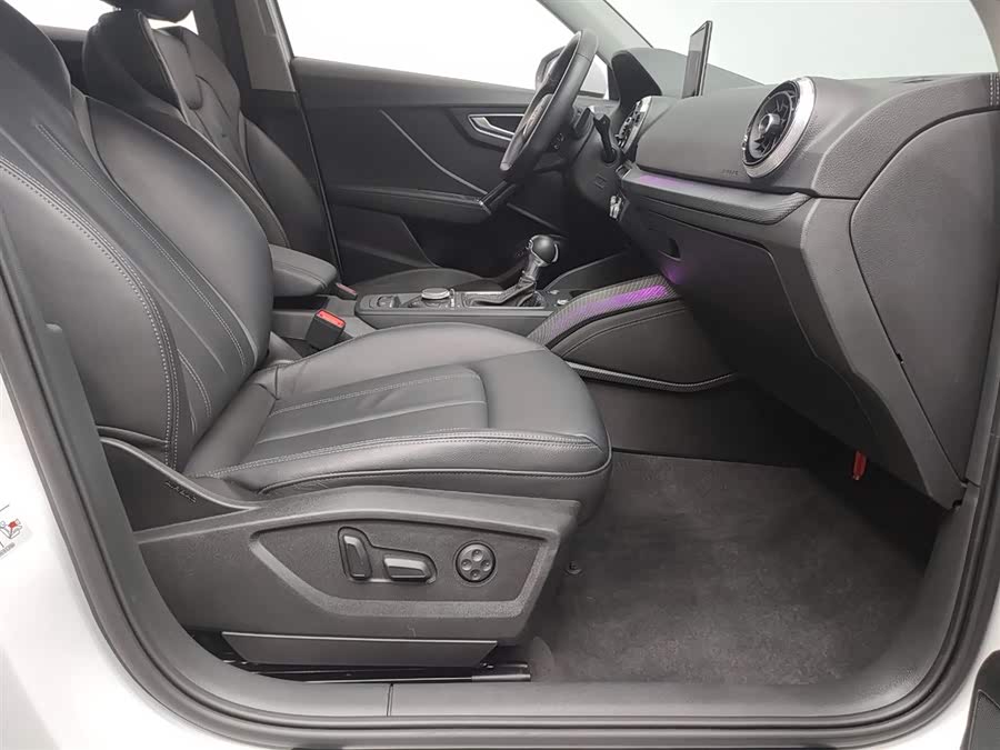 Audi Q2L 2024 صورة سيارة #19